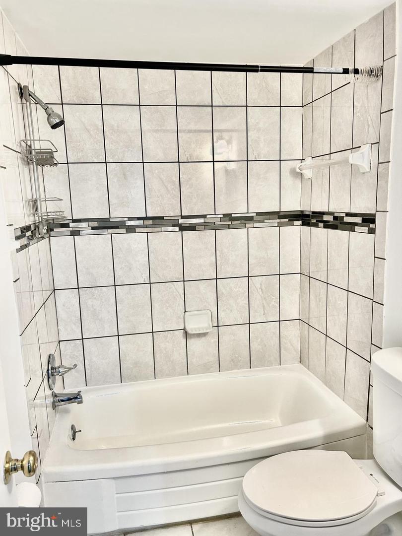 HOLLY HILL CONDOMINIUMS - Residential Lease