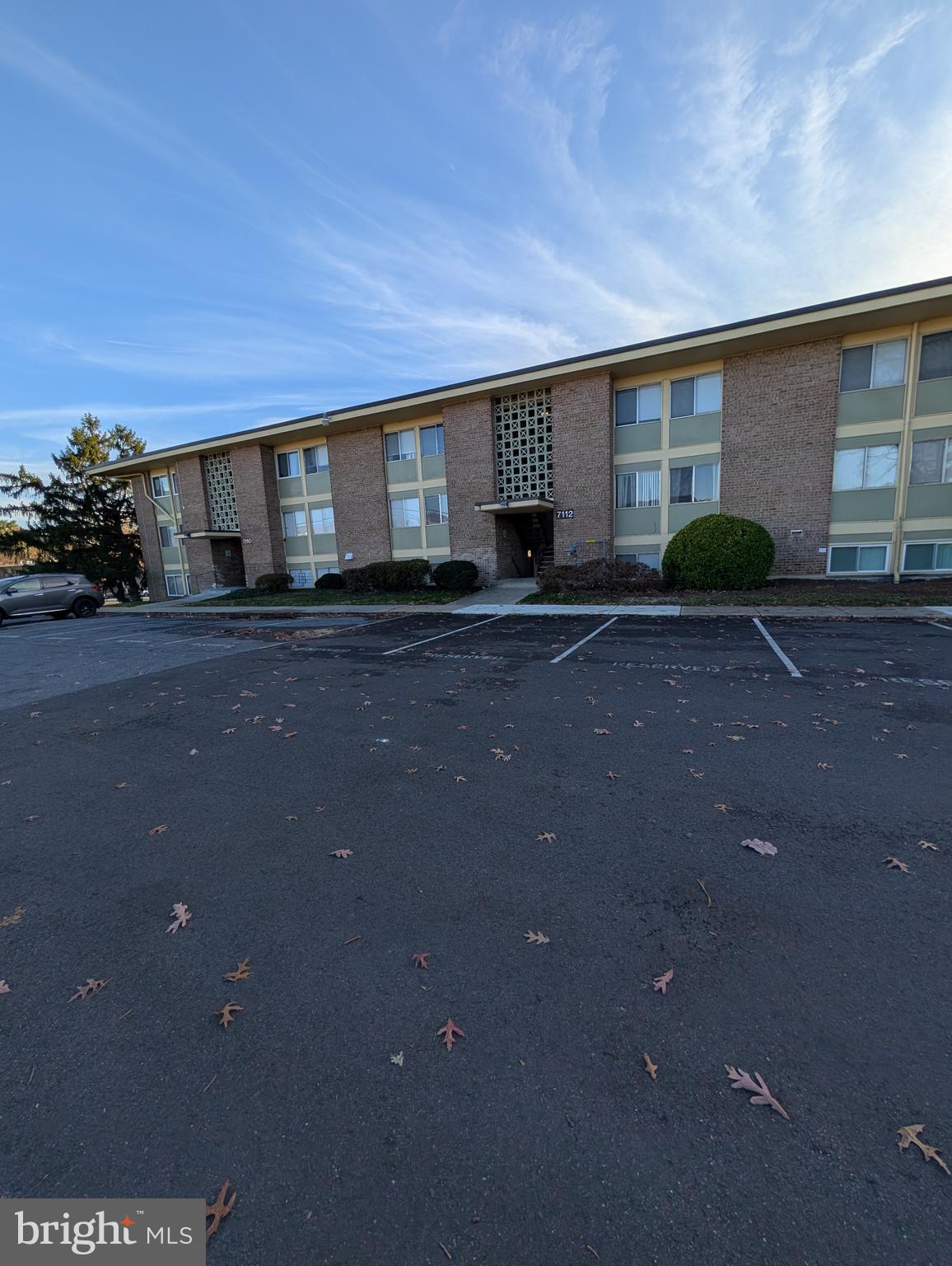 HOLLY HILL CONDOMINIUMS - Residential Lease