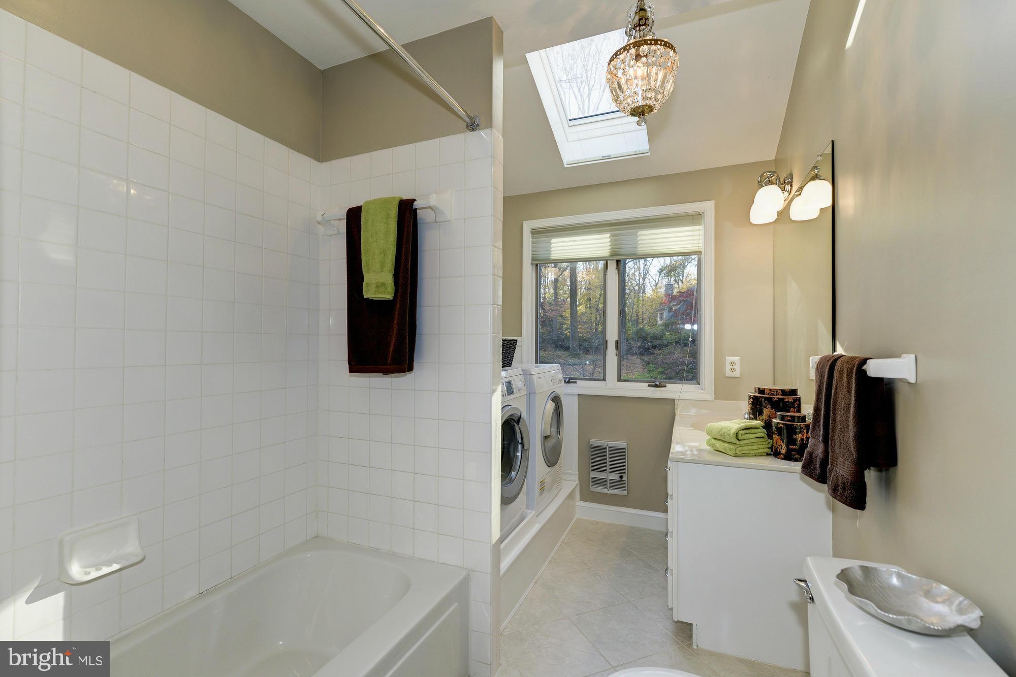 LUXMANOR - Residential