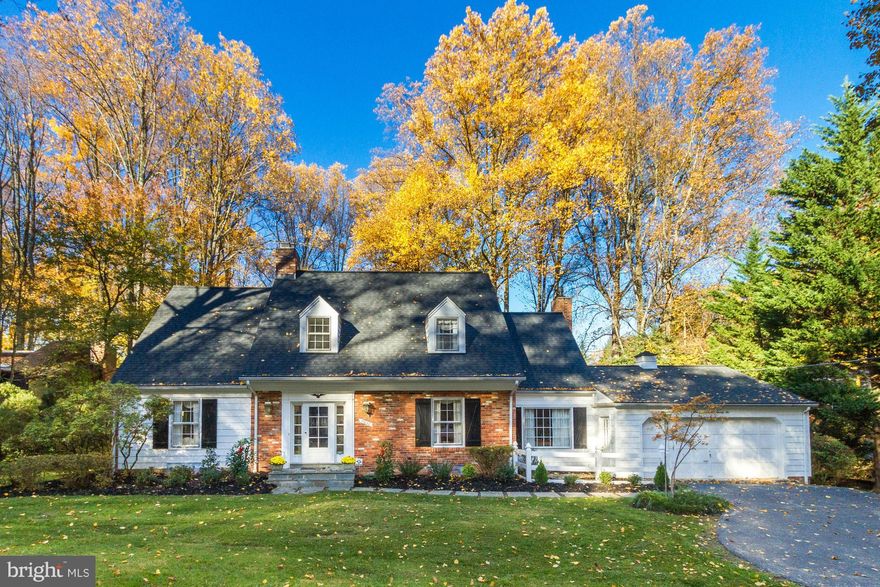 BUYERS LOSS YOUR GAIN!   LUXMANOR ON 2/3 ACRE!   CUSTOM BLT AND SOLD BY ESTATE!    EXTRAORDINARY QUALITY--UPDATED THROUGHOUT!  THIS IS VALUE!!!!   MUCH LARGER THAT IT APPEARS FROM OUTSIDE WITH 2-STORY FOYER/GLEAMING HDWS/FLOOR TO CEILING WINDOWS OVERLOOKING THE GROUNDS... CHIEF'S KIT AND SEP LIBRARY + DELIGHTFUL FAM RM!  LG BRS/BAS.2 FPS  BIG REC RM W/EXPANSION SPACE IN LL.