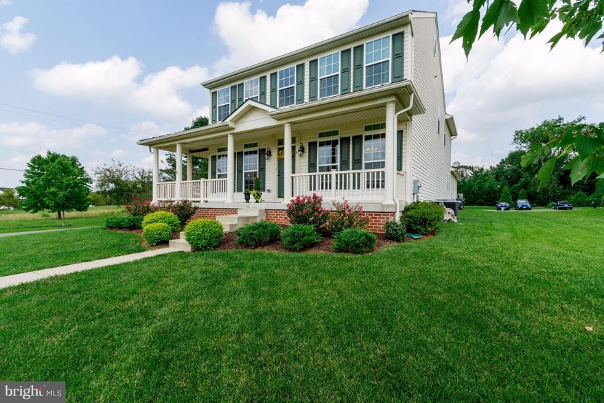 Beautifully maintained corner-lot home with 4 bedrooms and 2.5 bathrooms. Large kitchen with butler's pantry overlooks the family room. Master suite features his-and-hers closets and a luxurious bathroom. Finished basement adds living and storage space. Enjoy mountain views from the outdoor spaces.