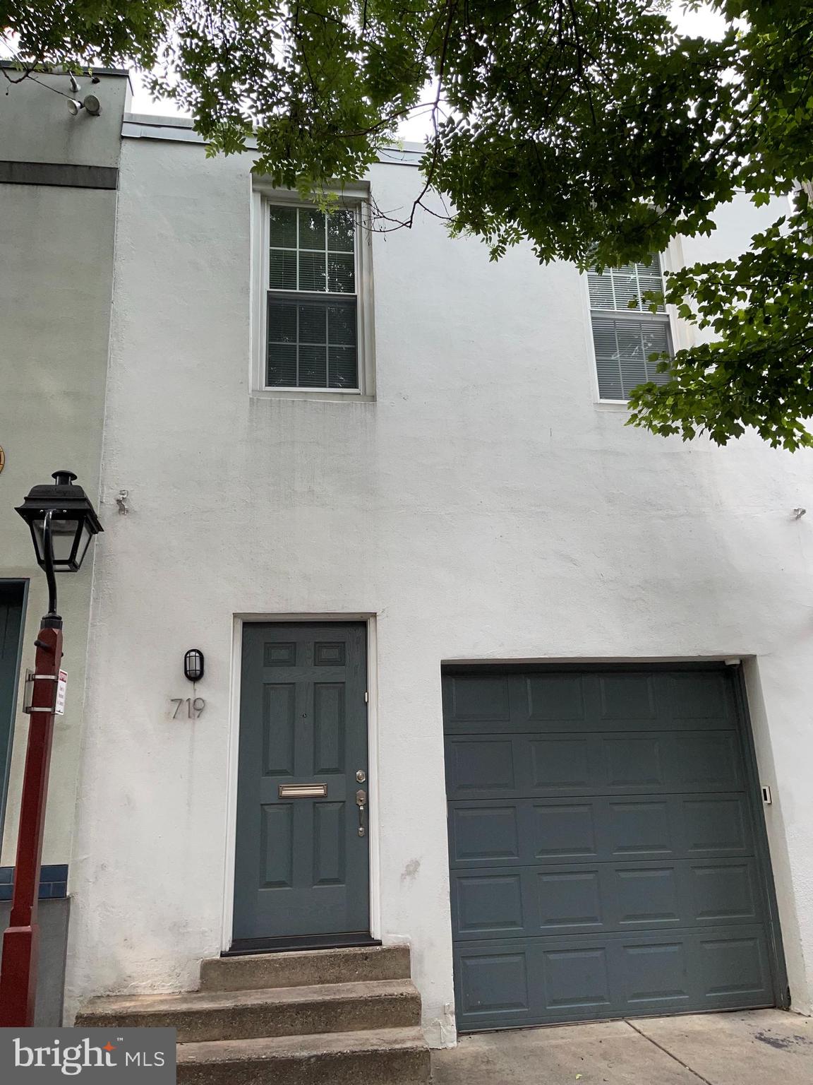 FOR RENT: Renovated one bedroom home on a quiet street in Society Hill. Available immediately. First term to end May 31, 2024, with a possible renewal option. This beautiful home features hardwood floors throughout, high-end full kitchen with granite countertops, stainless steel appliances, nook bar and gas cooking. Separate dining area. Nicely sized bedroom with plenty of closet space. In-unit washer/dryer. No smoking, no pets, please. Important: Attached garage parking is NOT included in the rent and is NOT available. TENANT REQUIREMENTS: 1st month's rent, 12th month's rent, and one month security deposit to be paid at time of lease signing; appropriate income and credit required.