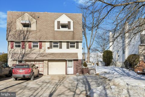 Townhouse For Sale - 1707 Calamia Drive<br/> NORRISTOWN, PA 19401