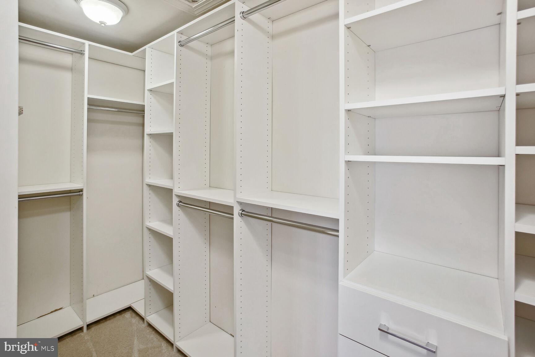 QUAKER HILL - Residential