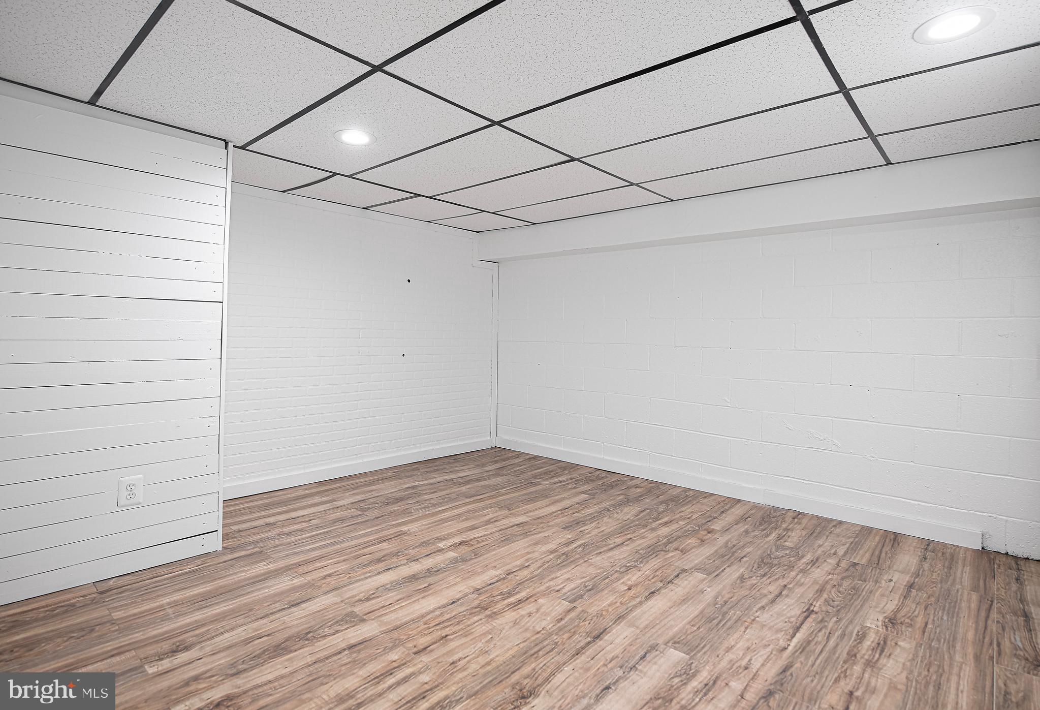 HARFORD WOODS - Residential Lease