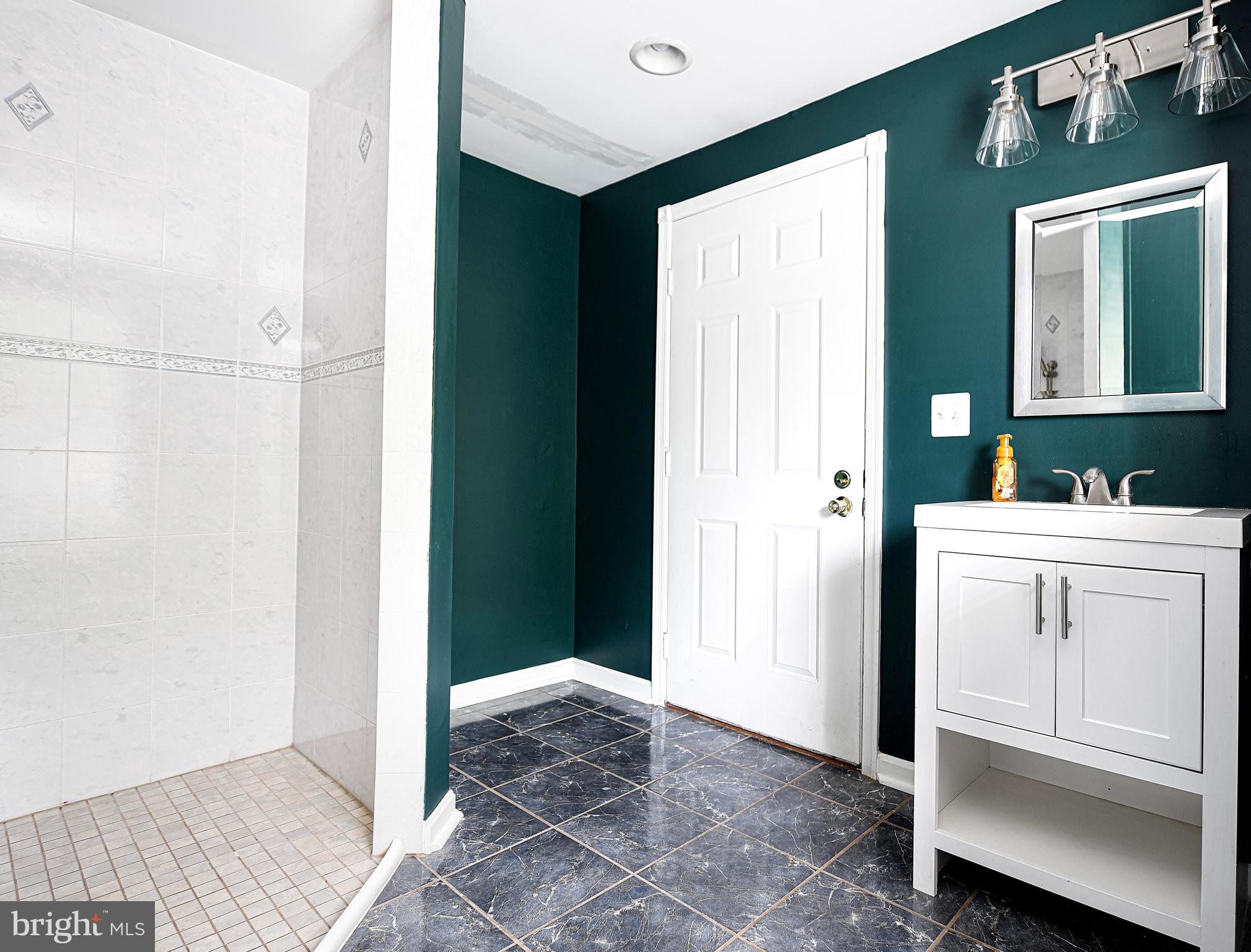 HARFORD WOODS - Residential Lease