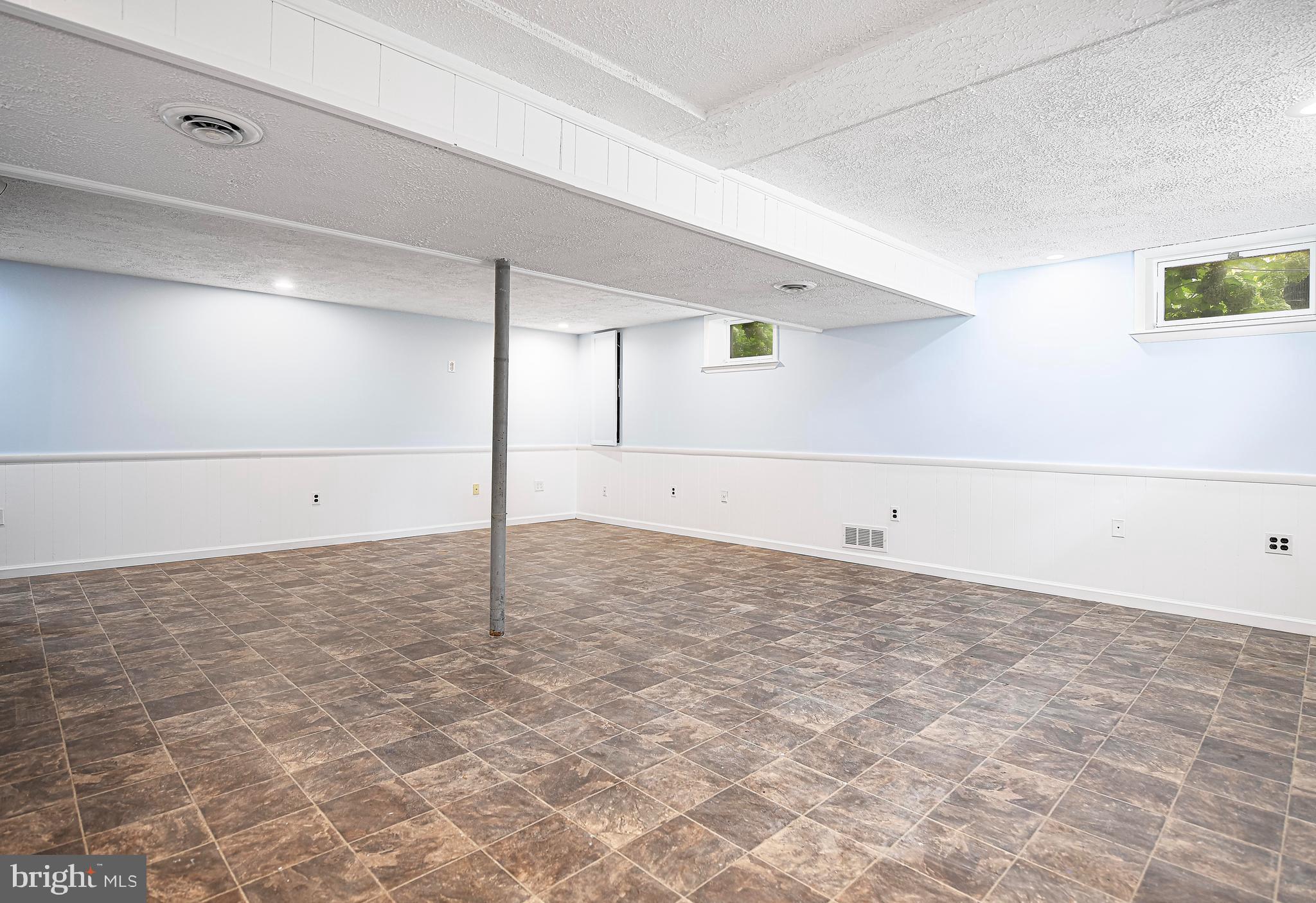 HARFORD WOODS - Residential Lease