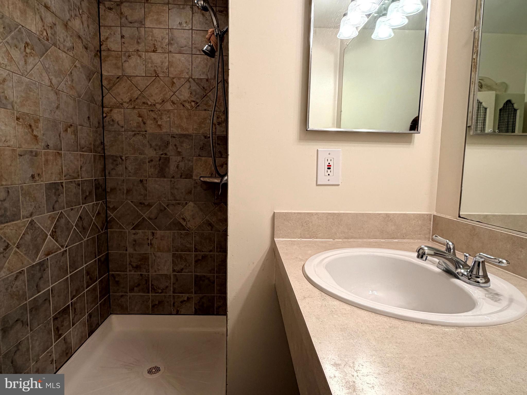 SUGARLAND RUN - Residential