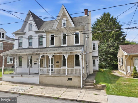 Townhouse For Sale - 105 S Whiteoak Street<br/> KUTZTOWN, PA 19530