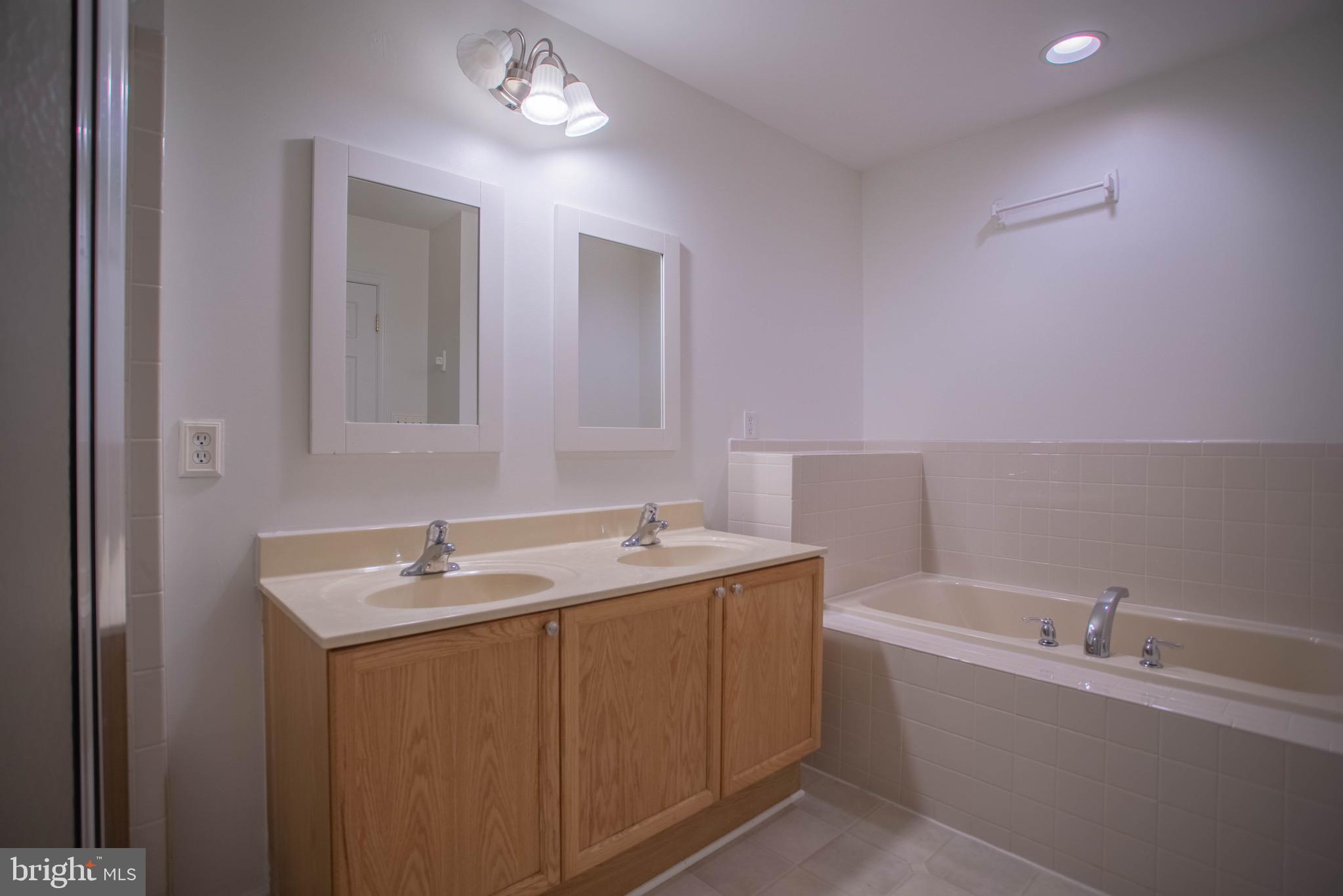 MANOR PARK - Residential