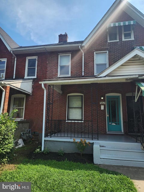 Townhouse For Rent - 562 Elm Street<br/> COATESVILLE, PA 19320