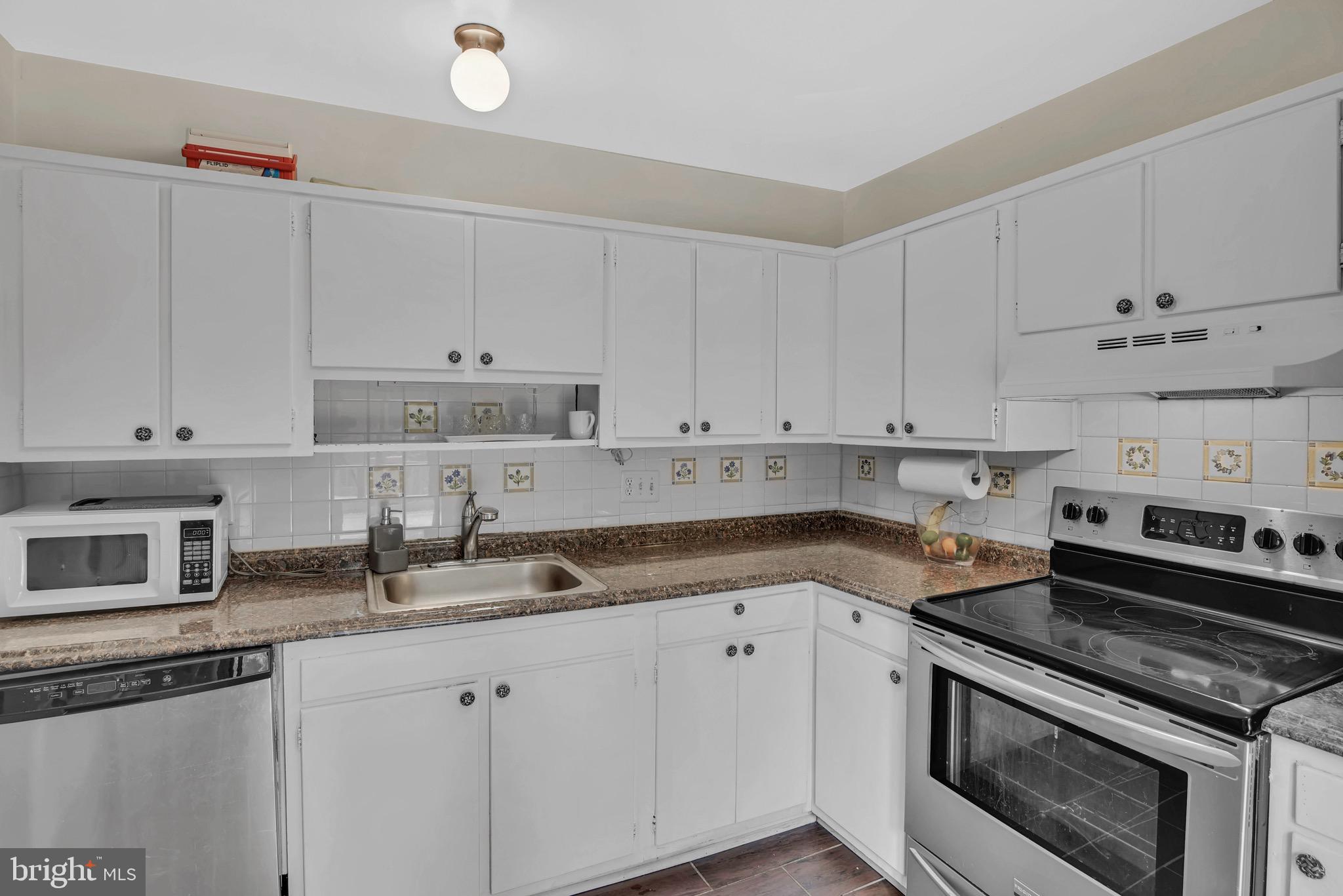 VILLAGE SQUARE - Residential