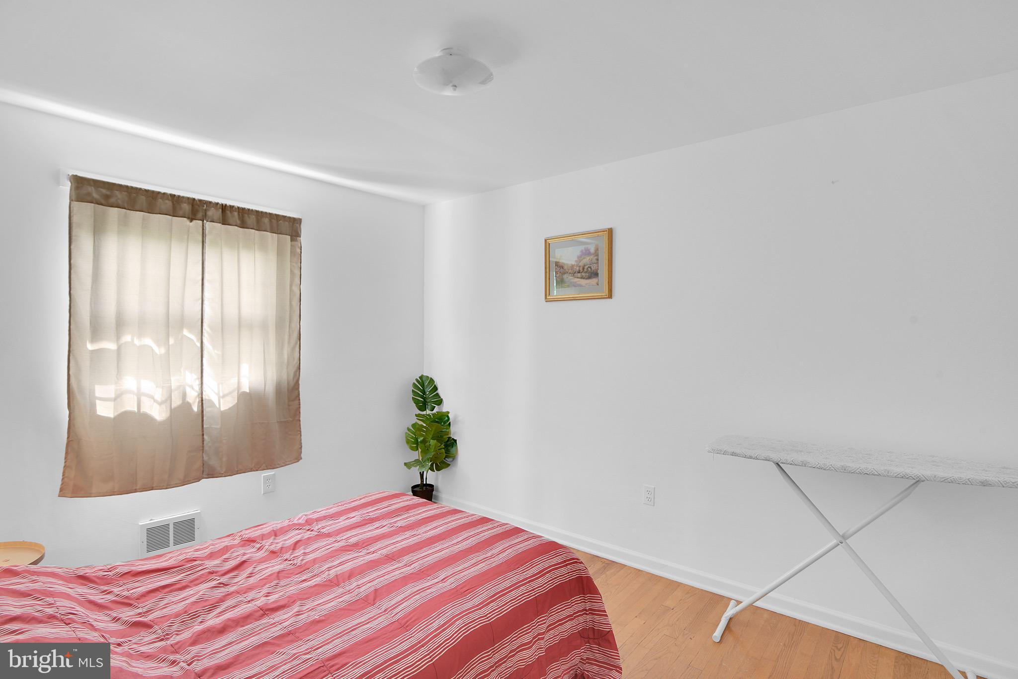 VILLAGE SQUARE - Residential