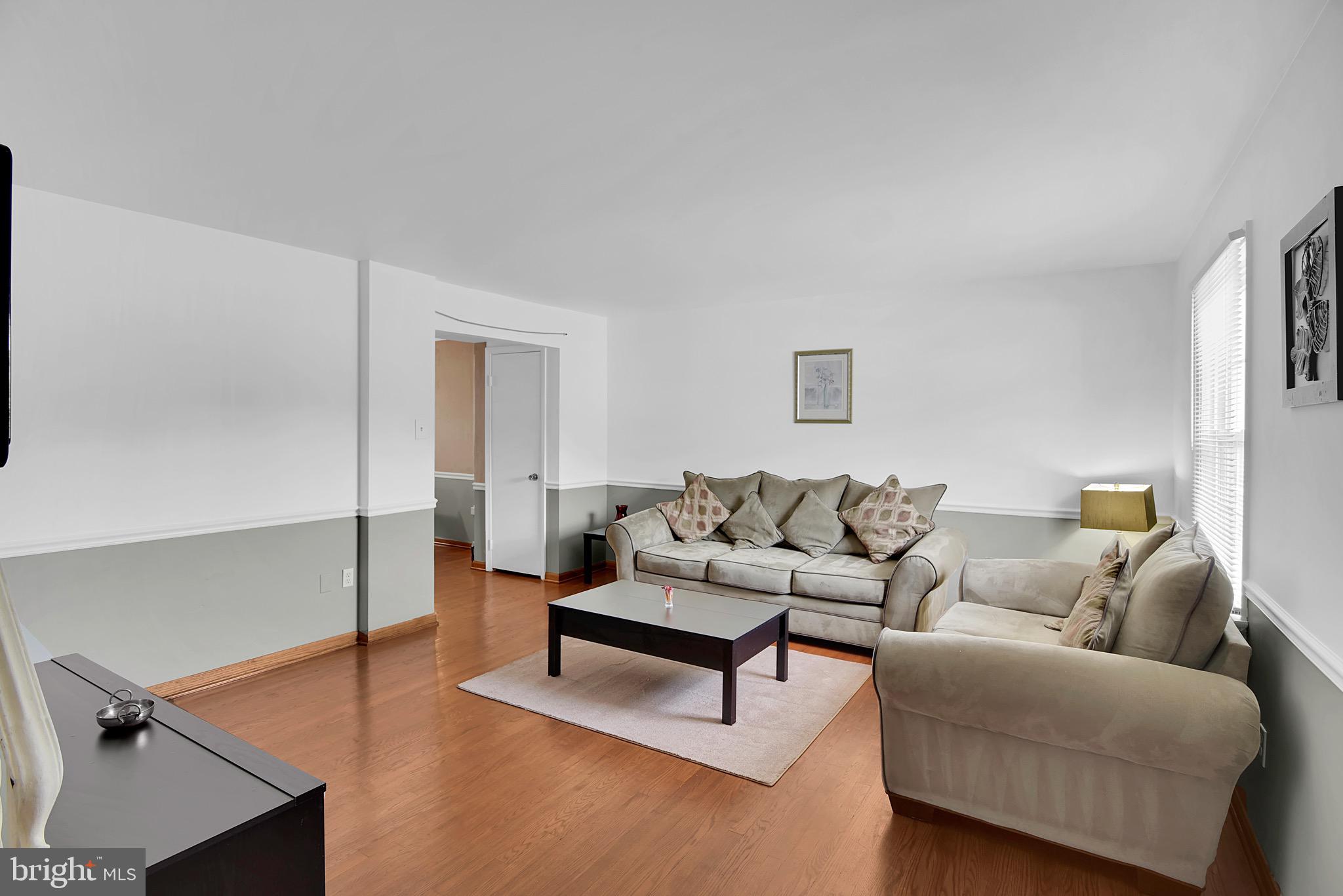 VILLAGE SQUARE - Residential