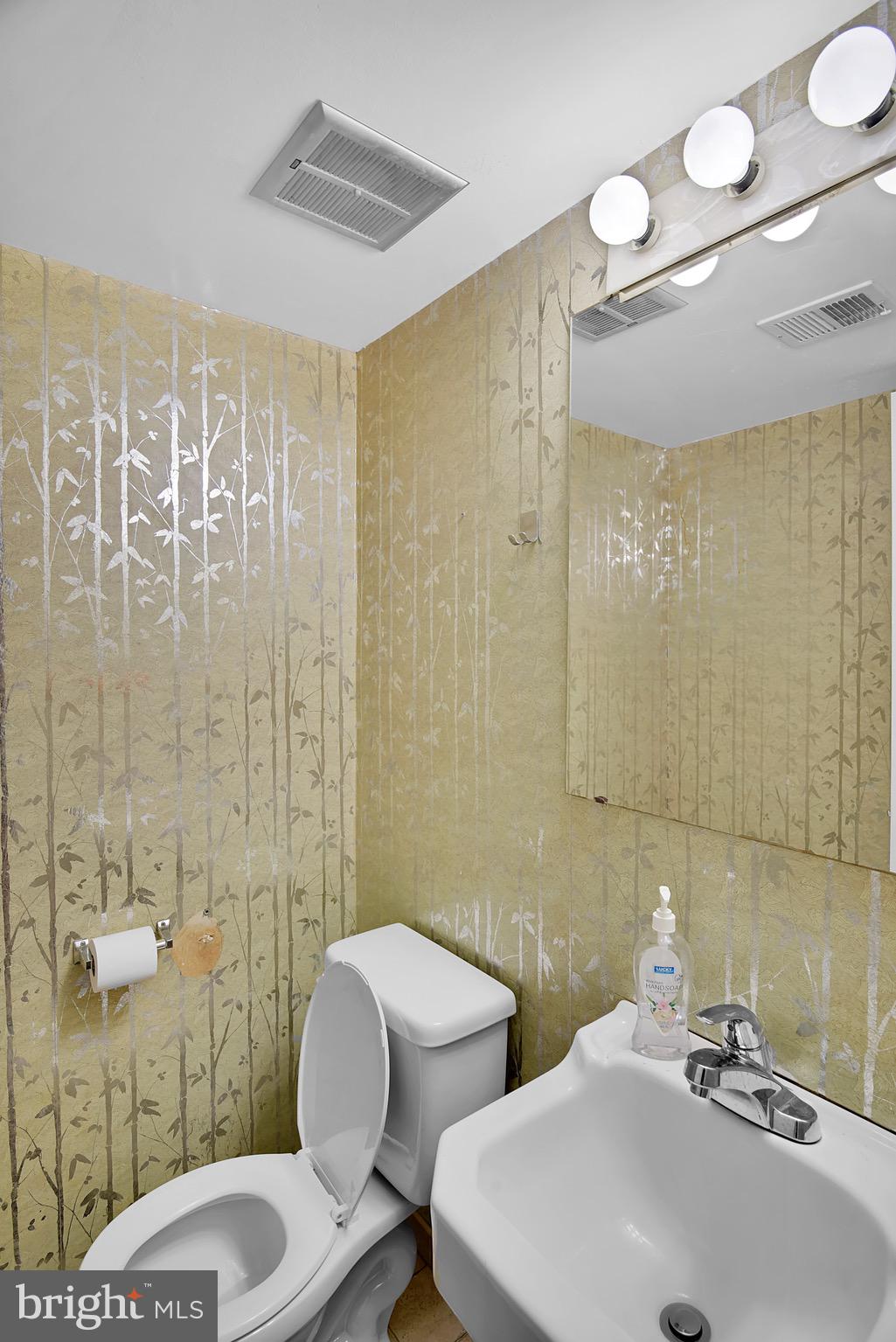 VILLAGE SQUARE - Residential