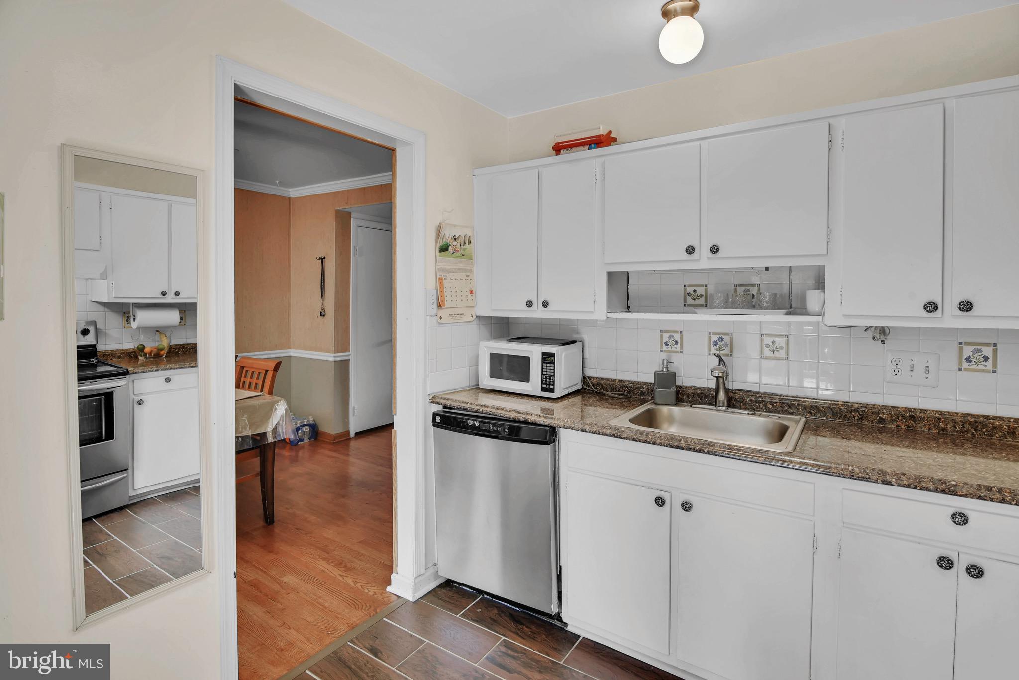 VILLAGE SQUARE - Residential