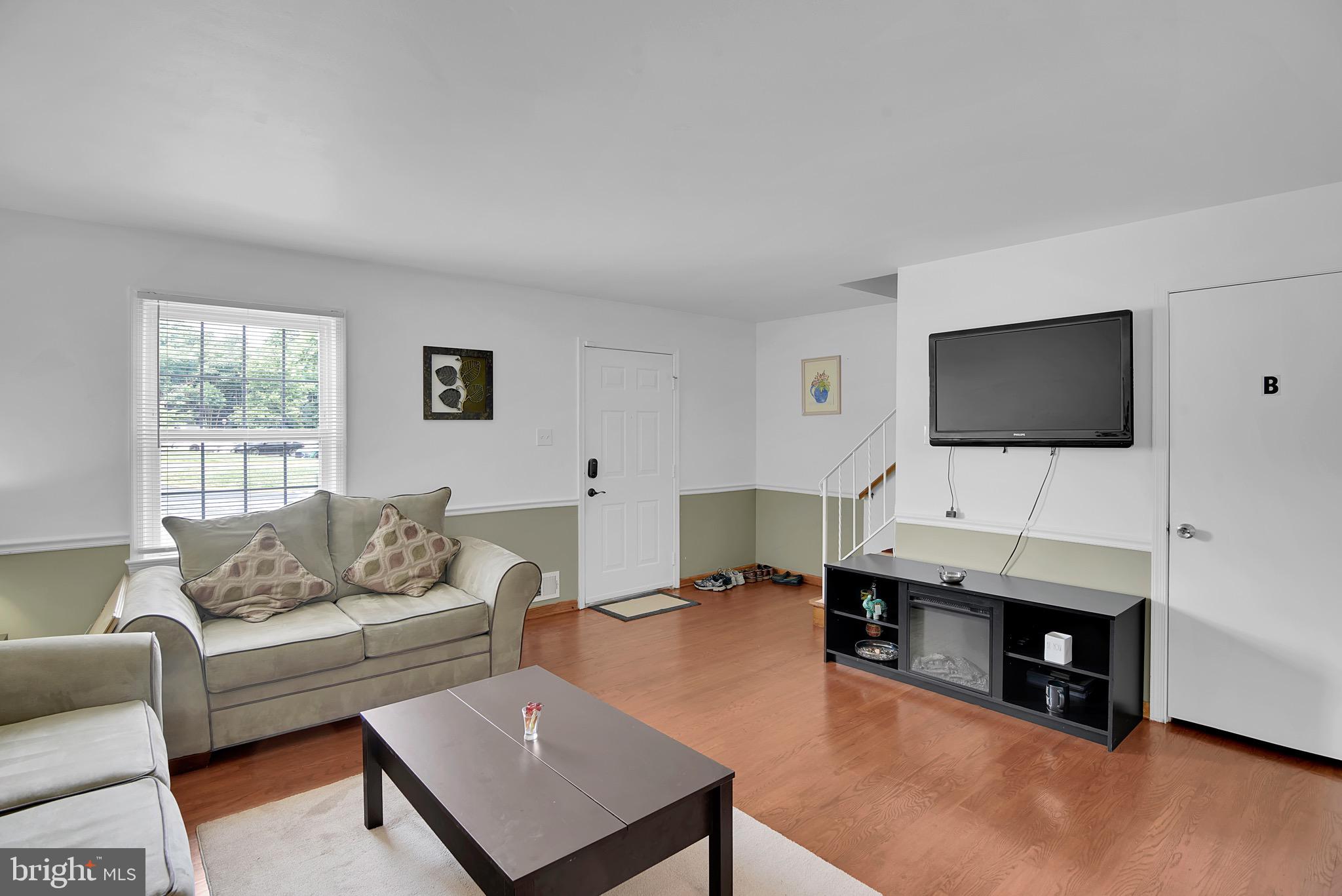 VILLAGE SQUARE - Residential