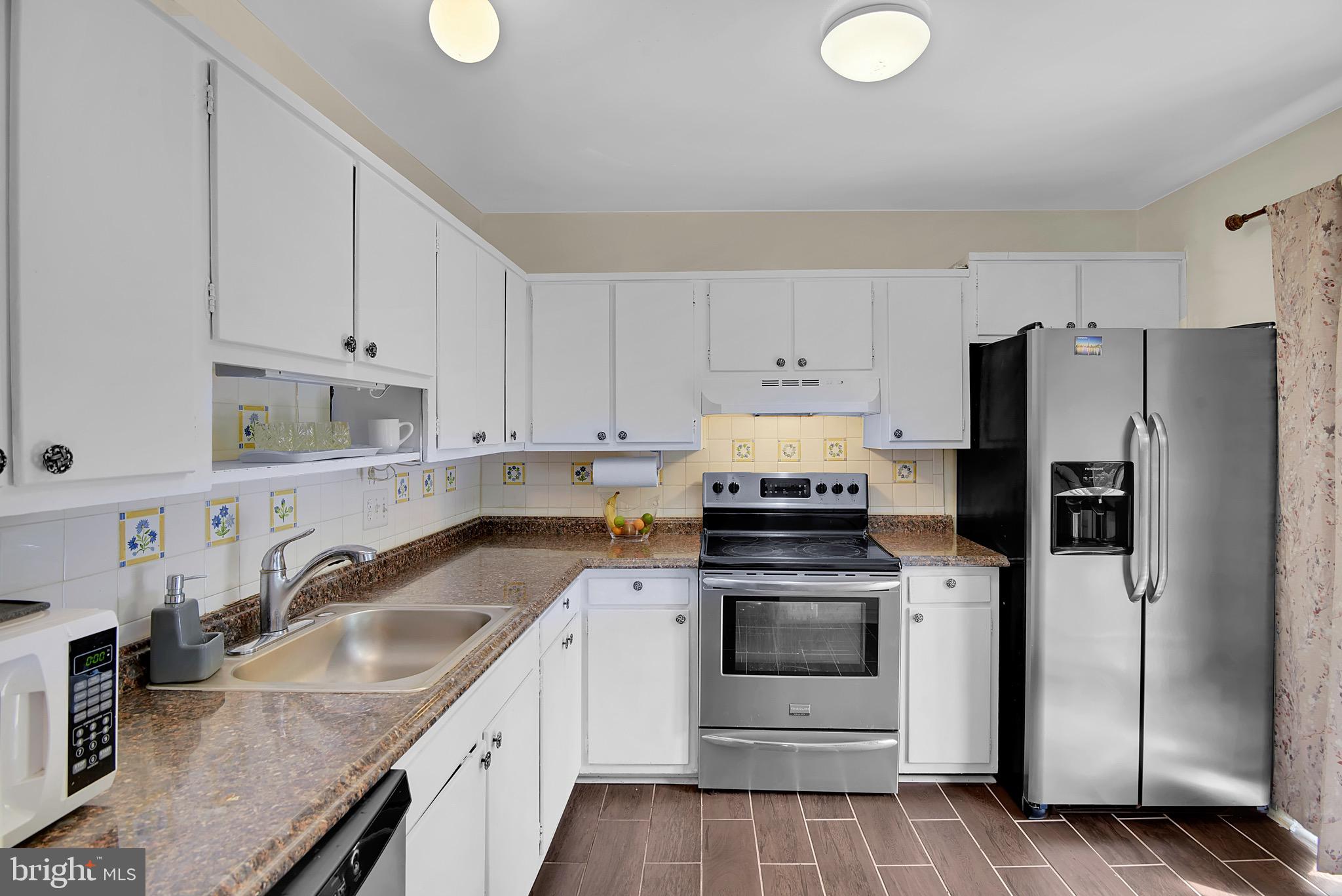 VILLAGE SQUARE - Residential