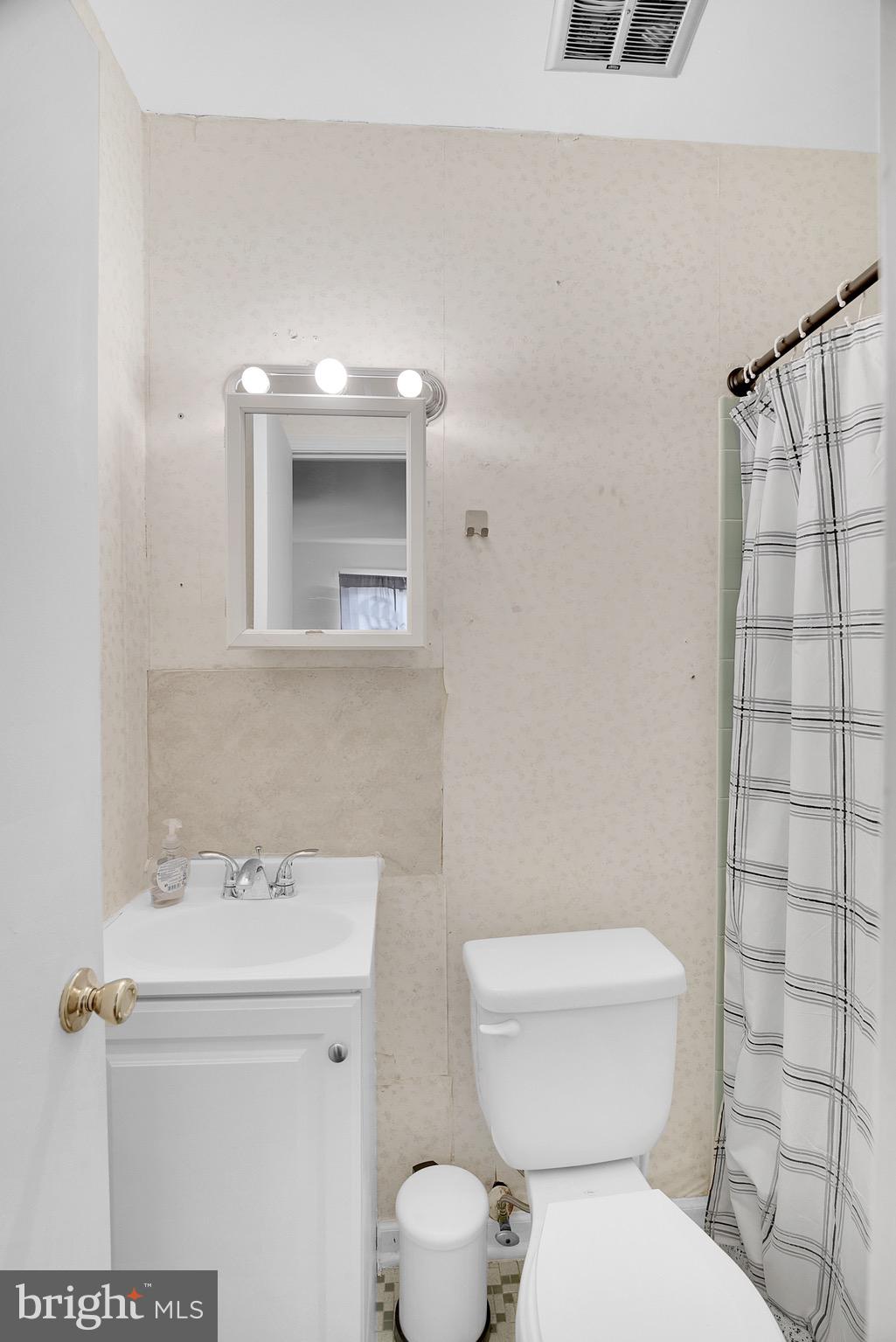 VILLAGE SQUARE - Residential