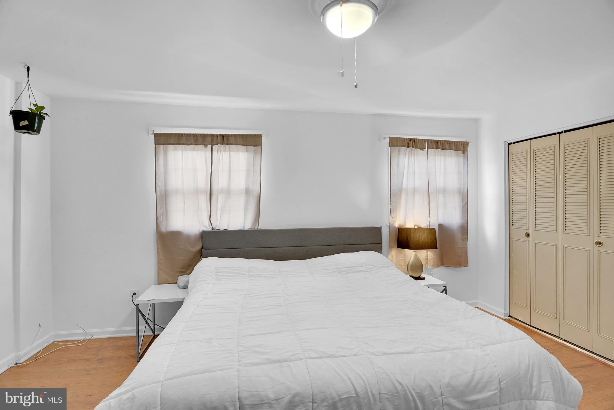 VILLAGE SQUARE - Residential