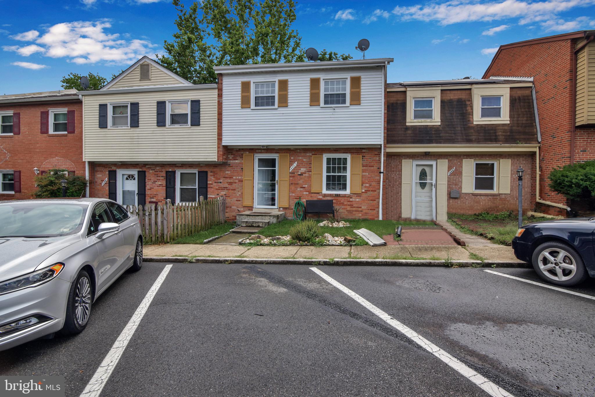 VILLAGE SQUARE - Residential