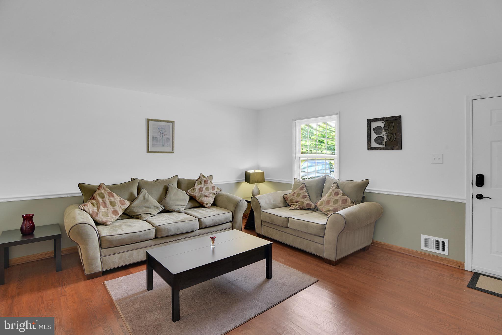 VILLAGE SQUARE - Residential