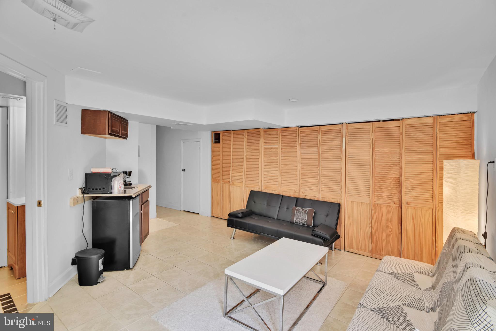 VILLAGE SQUARE - Residential