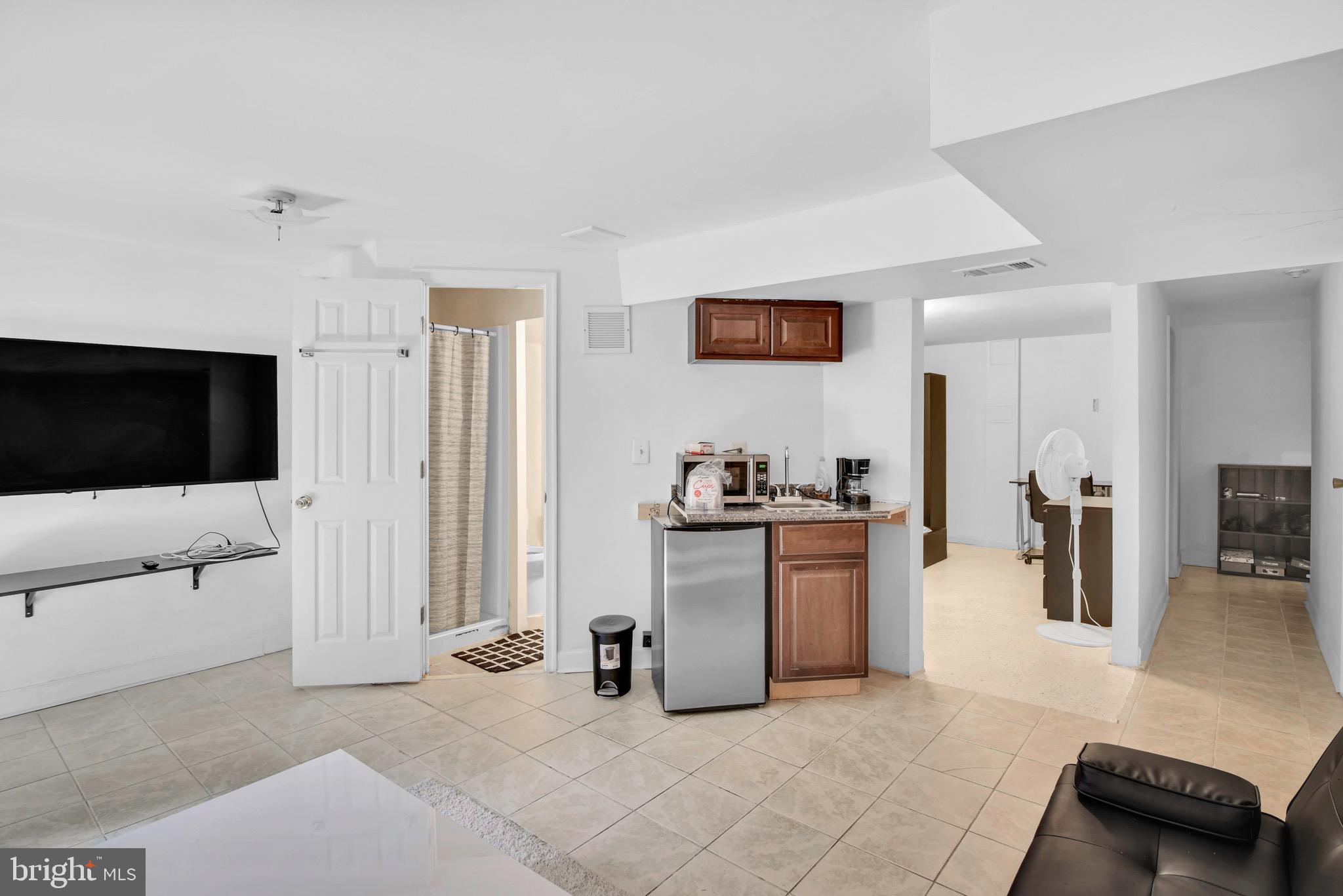 VILLAGE SQUARE - Residential