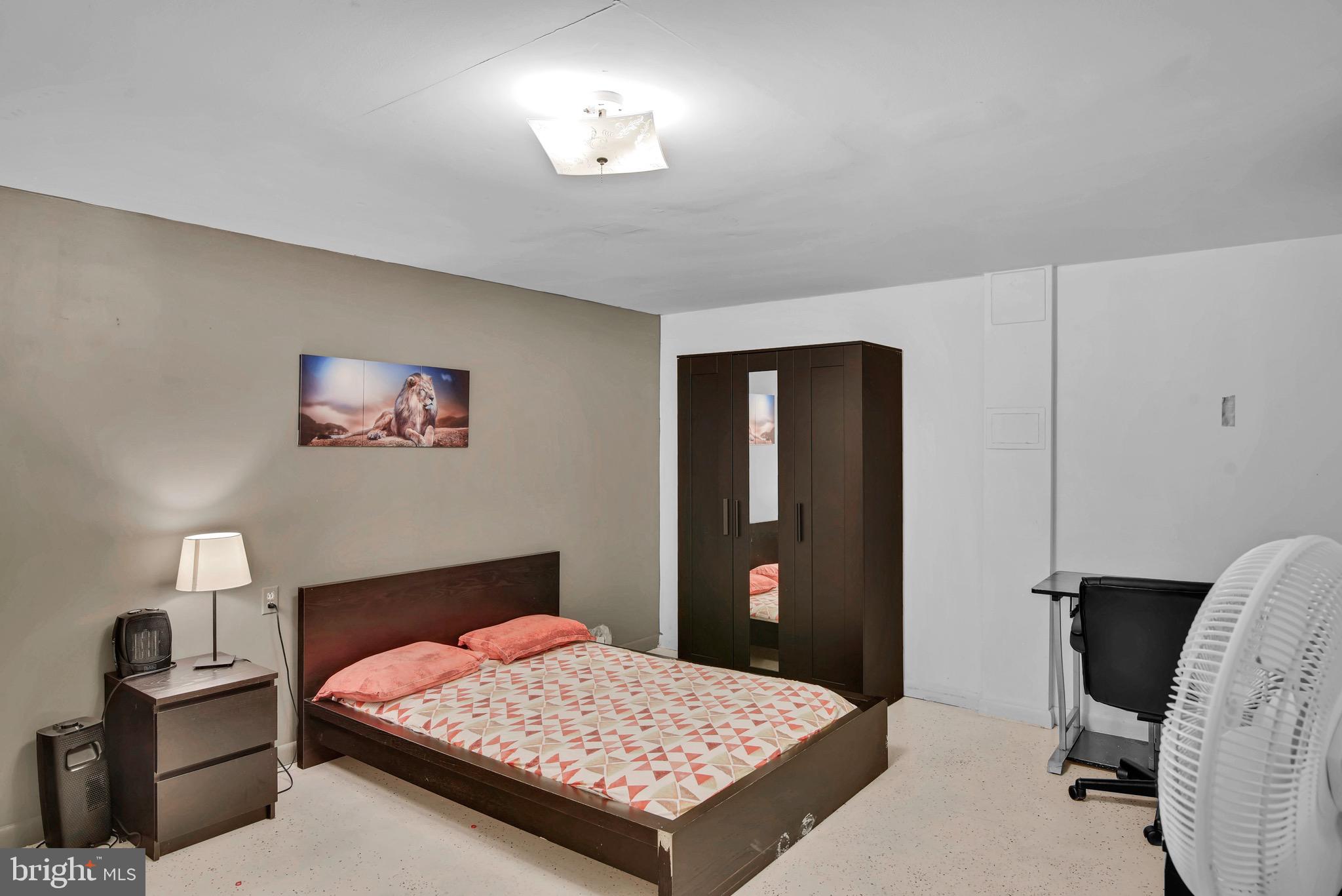 VILLAGE SQUARE - Residential