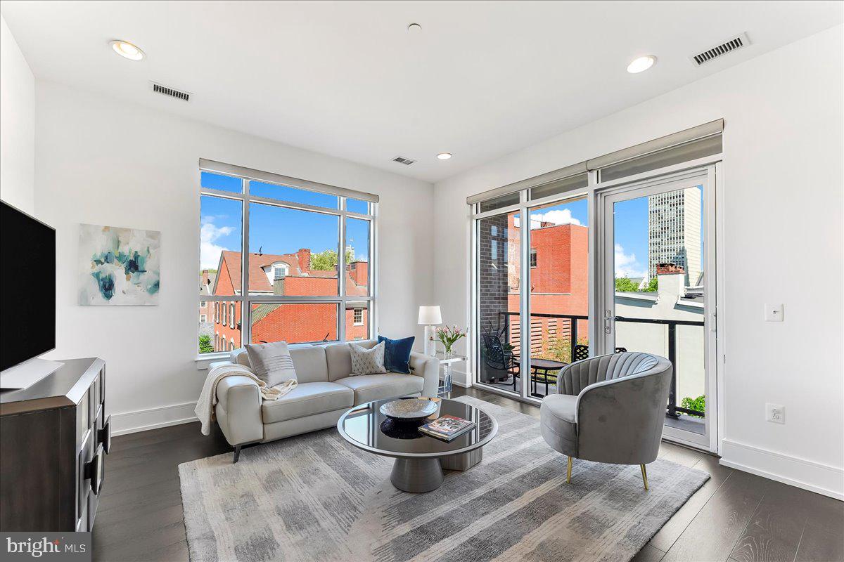 SOCIETY HILL - Residential