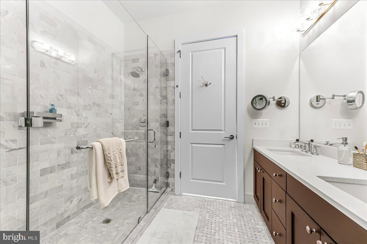 SOCIETY HILL - Residential