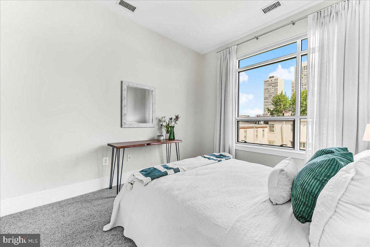 SOCIETY HILL - Residential