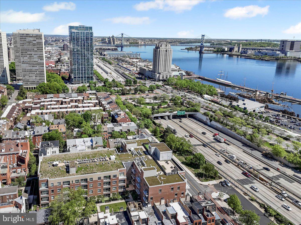 SOCIETY HILL - Residential