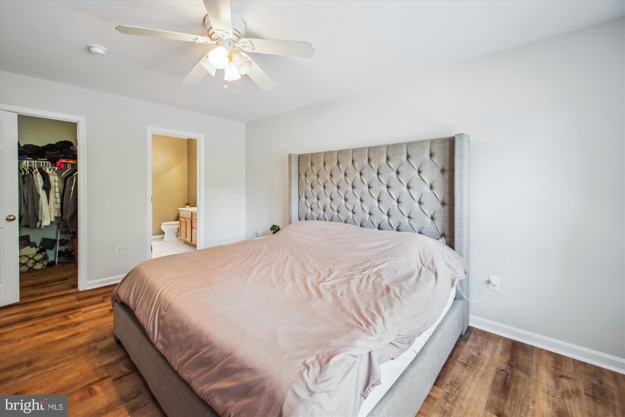 WOODLAND BEACH - Residential