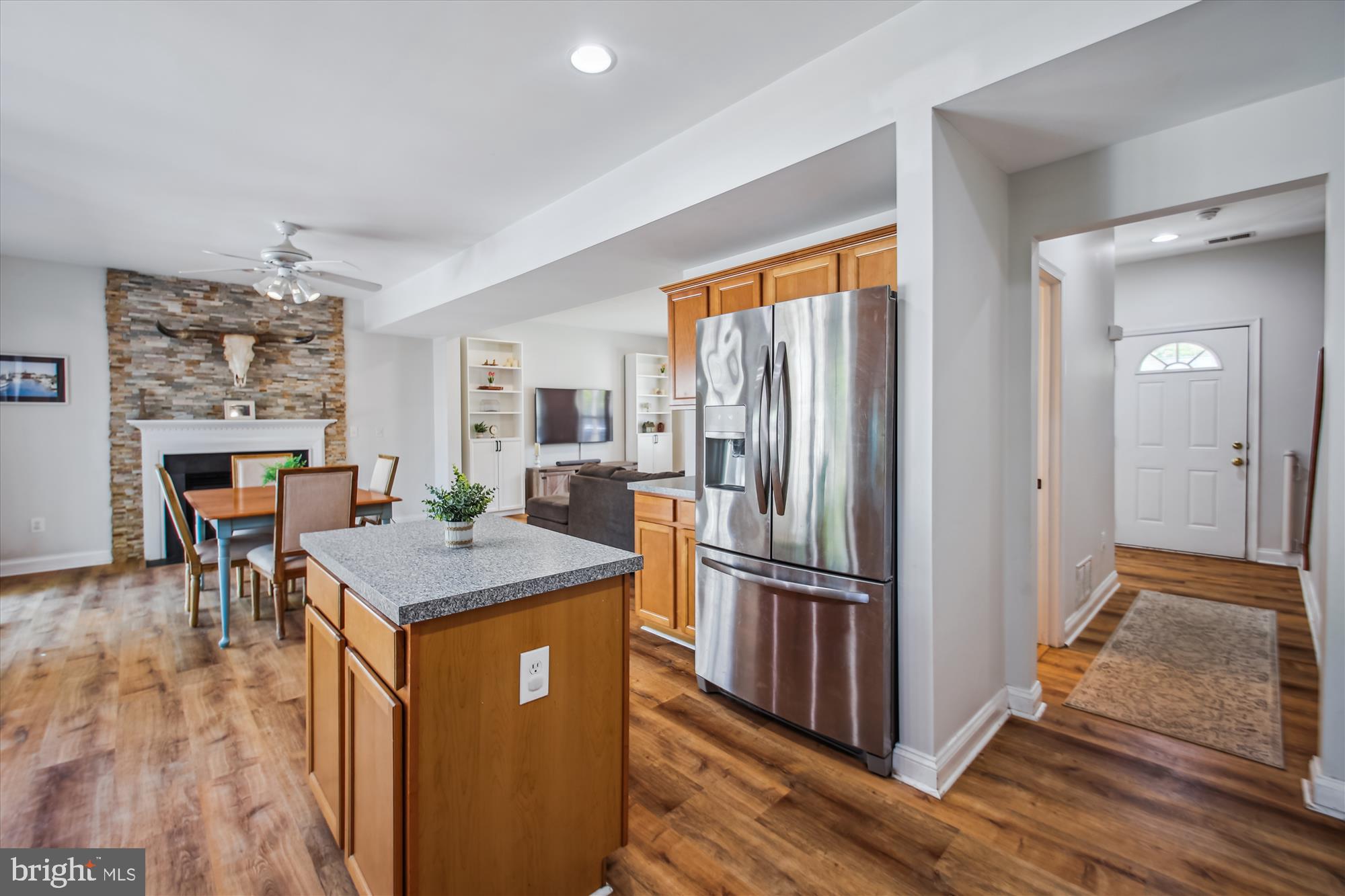 WOODLAND BEACH - Residential