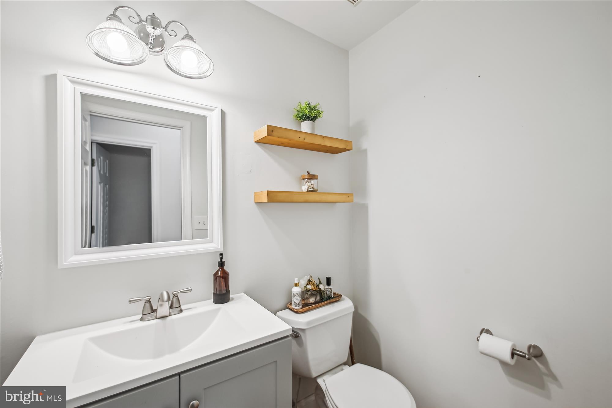 WOODLAND BEACH - Residential