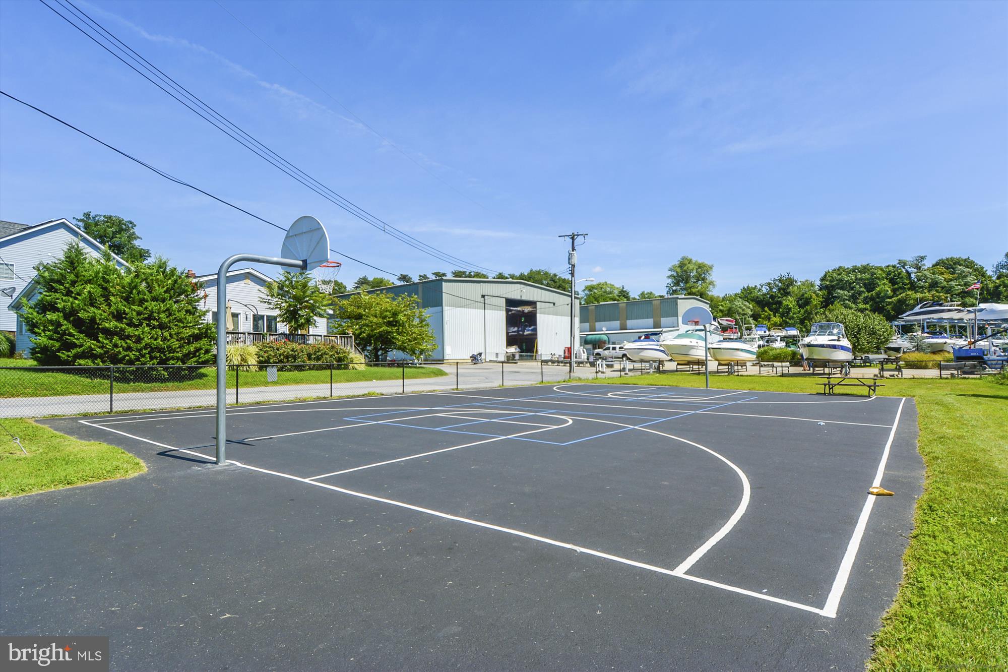 WOODLAND BEACH - Residential