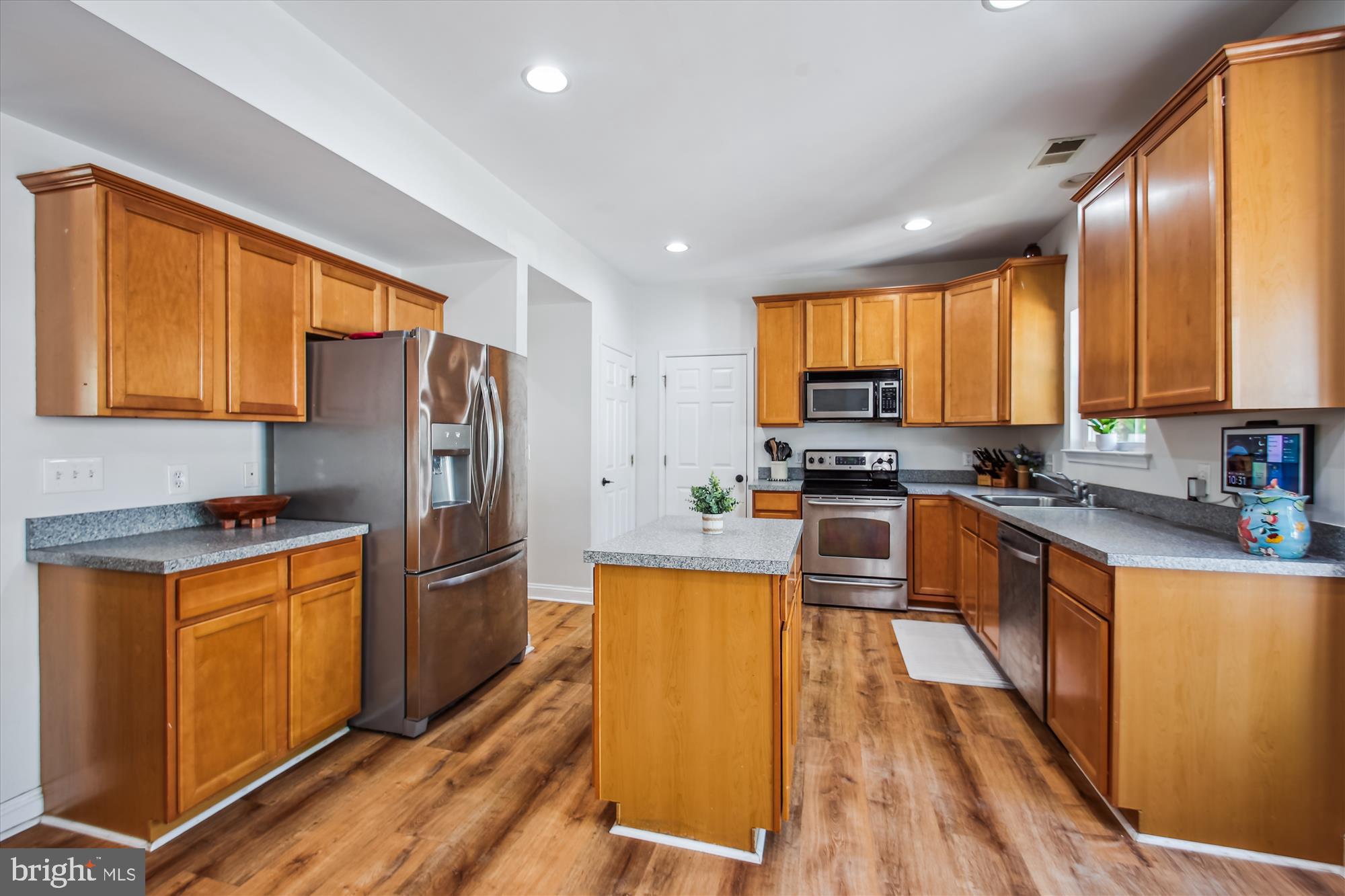 WOODLAND BEACH - Residential