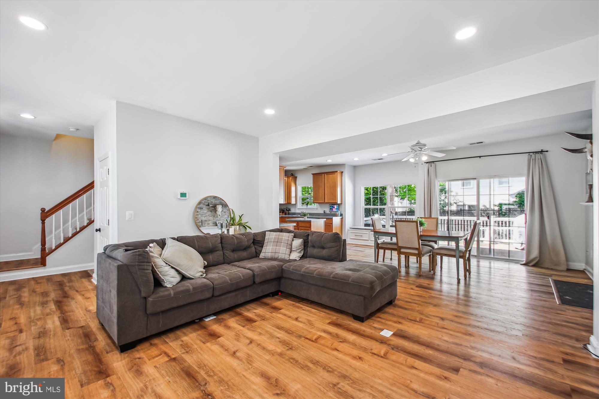 WOODLAND BEACH - Residential