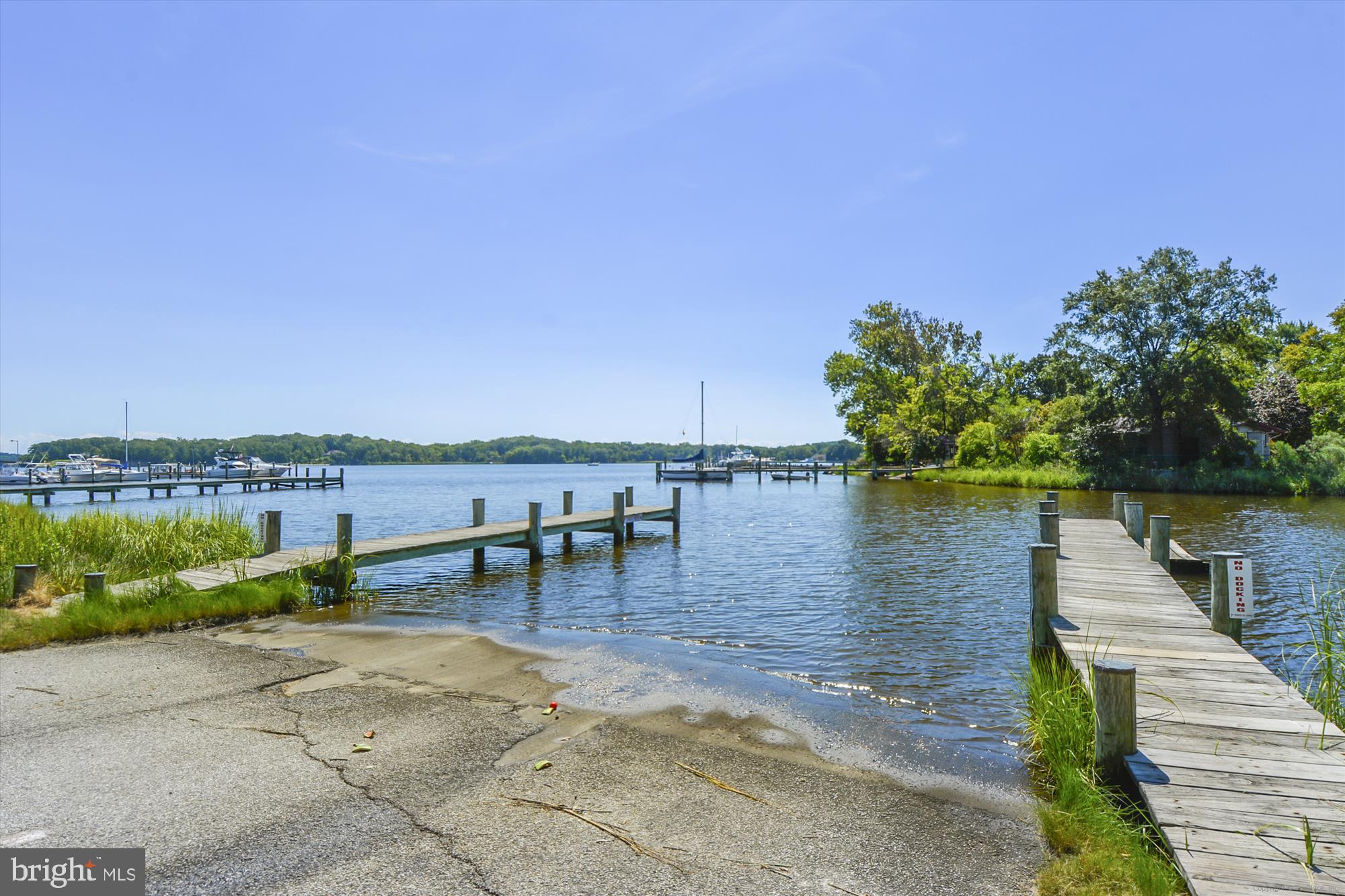 WOODLAND BEACH - Residential