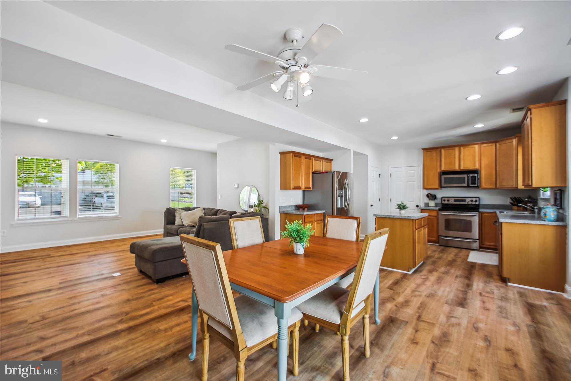 WOODLAND BEACH - Residential