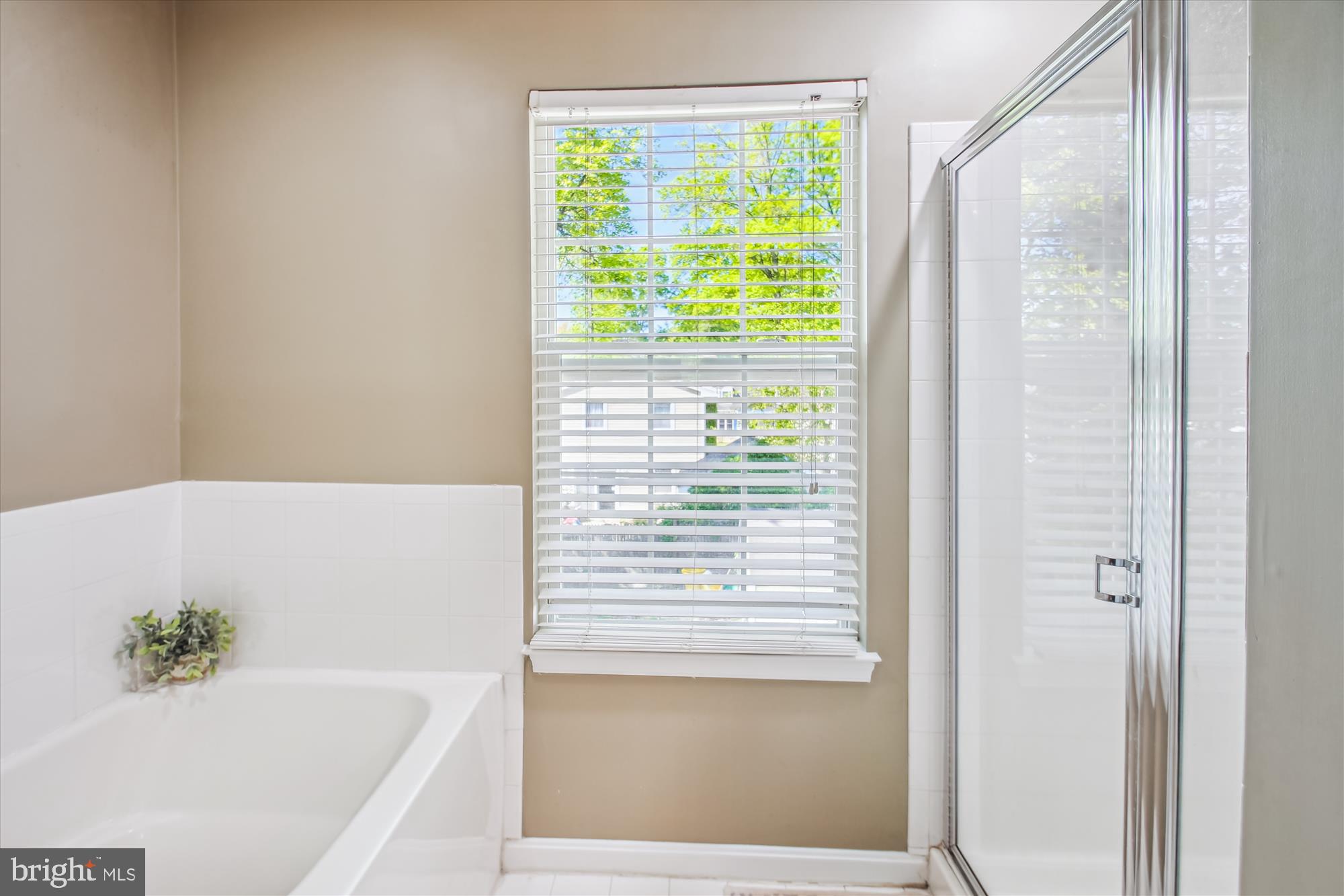 WOODLAND BEACH - Residential