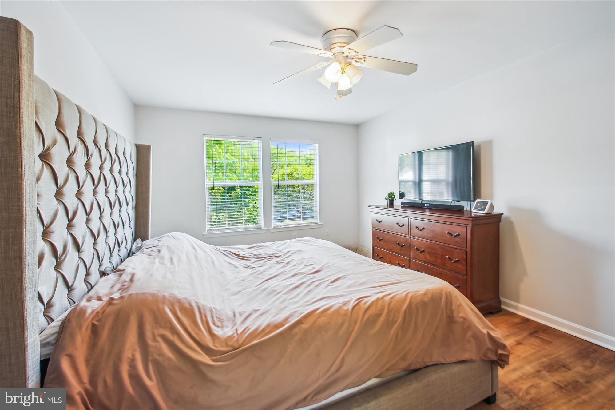 WOODLAND BEACH - Residential