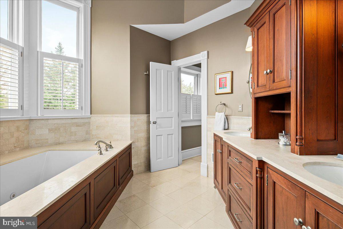 KENSINGTON - Residential