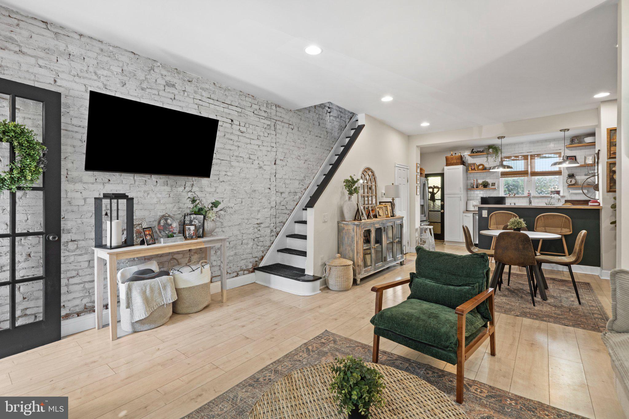 2645 E MONMOUTH STREET