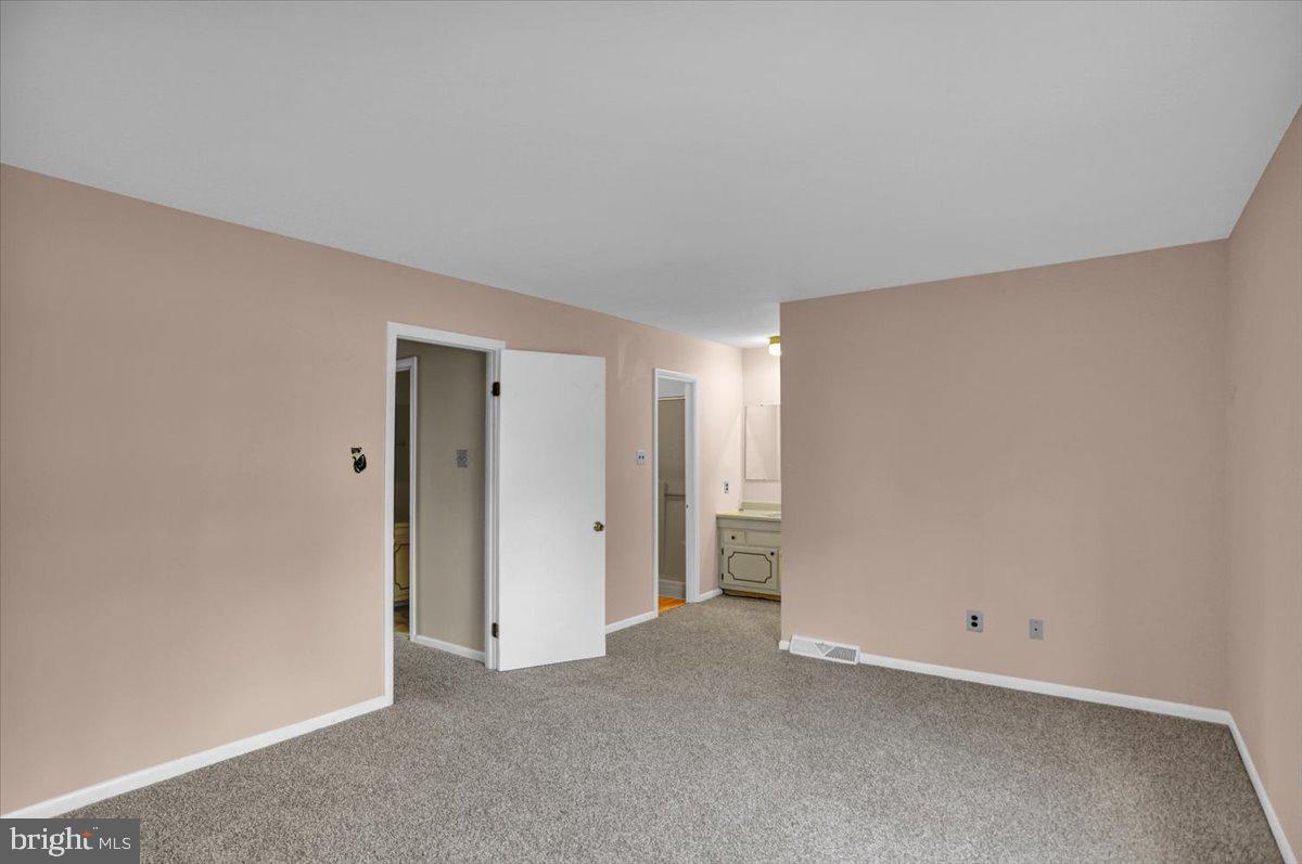 LAUREL SPRINGS - Residential