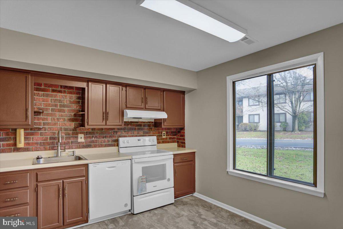 LAUREL SPRINGS - Residential