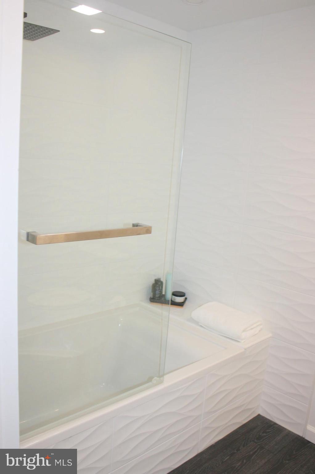 YARDLEY COMMONS - Residential Lease