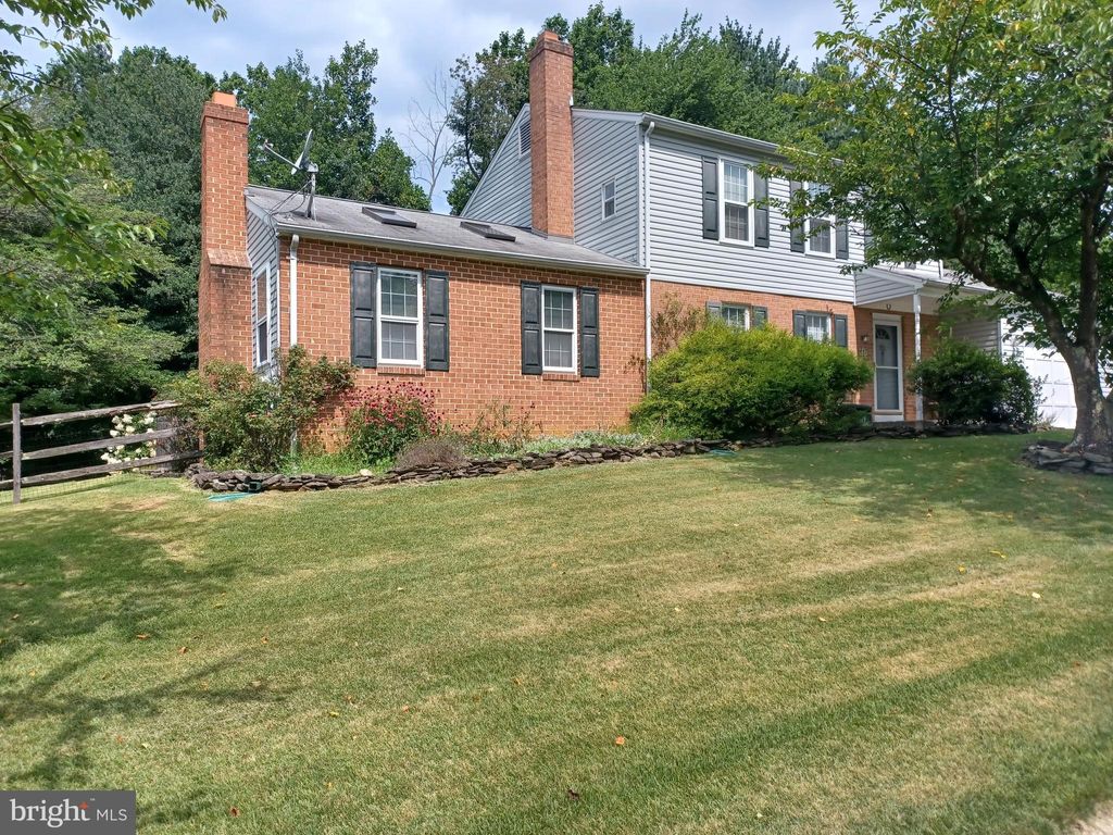 Photo of 17 Blackburn Court, BURTONSVILLE, MD 20866 (MLS # MDMC2202816)