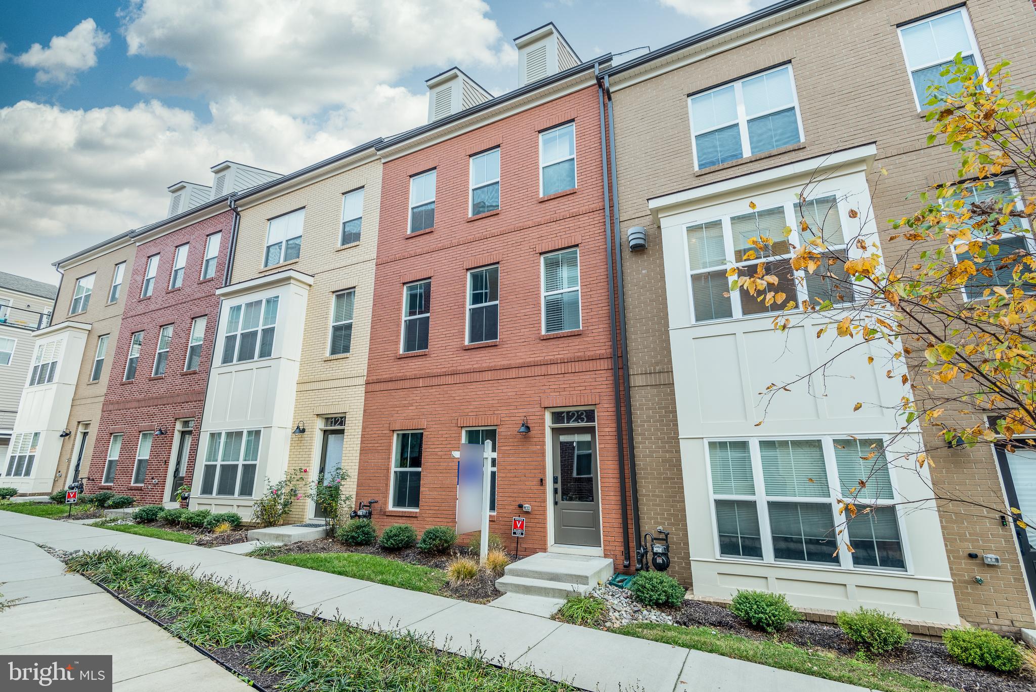 GLENMONT METROCENTRE - Residential Lease